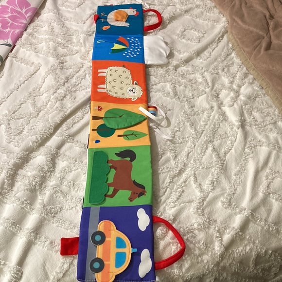 Play land, activity cloth, and like new condition - Picture 2 of 10